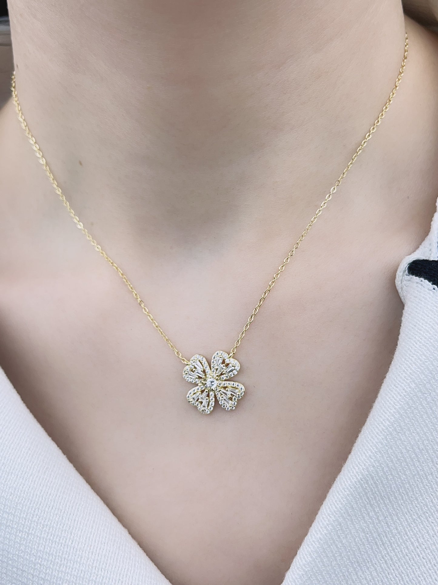 Sterling Silver with Simulated Diamond CZ 4 Flower Petals and 1 Flower Core Necklace for Women - LAX Jewelry